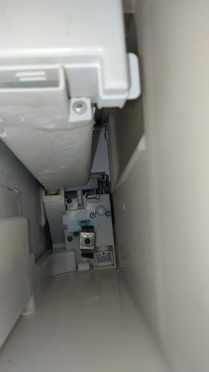 Gap in compartment clear view