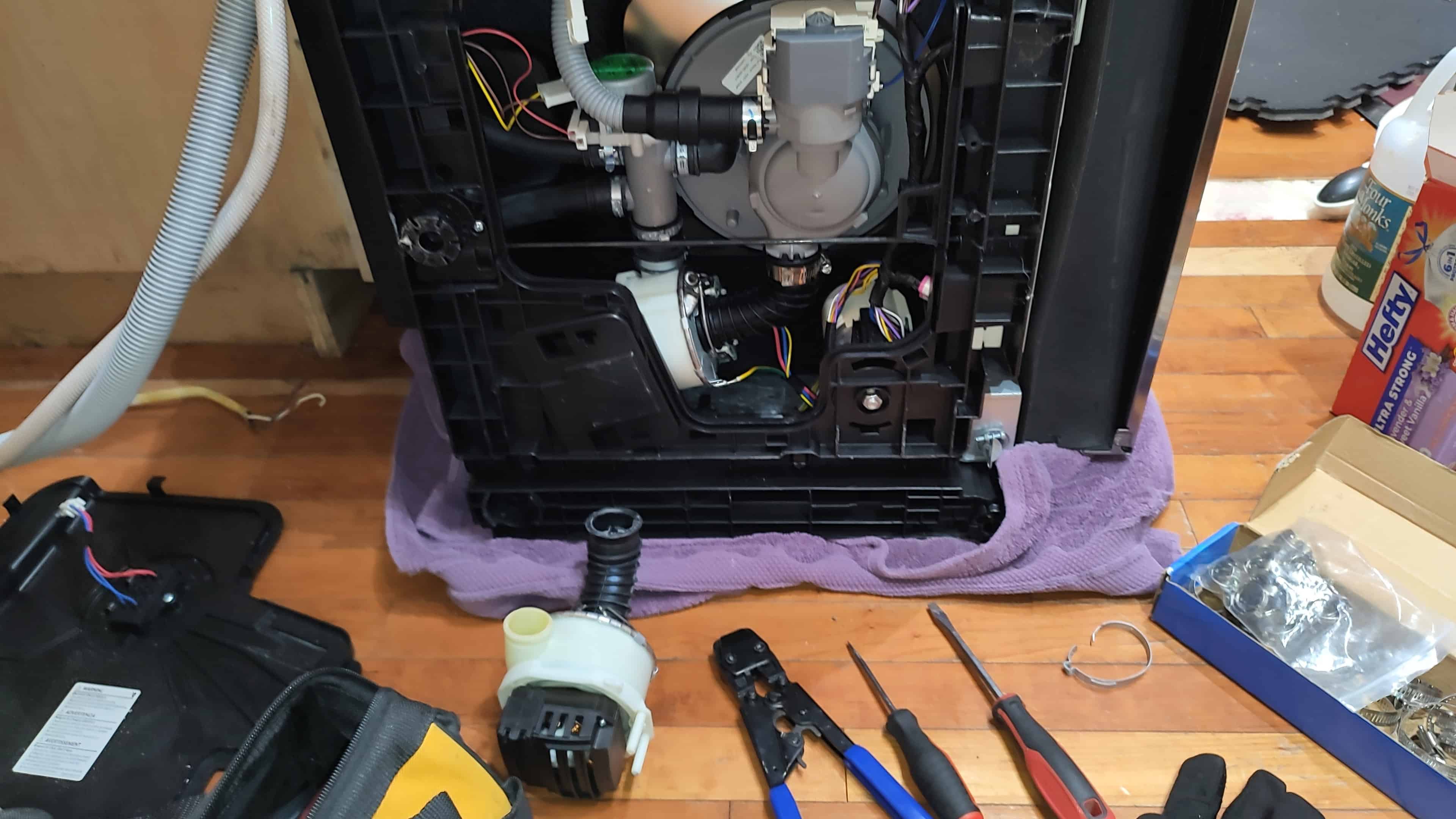 Installing OEM circulation pump in Bosch dishwasher Battle Ground WA