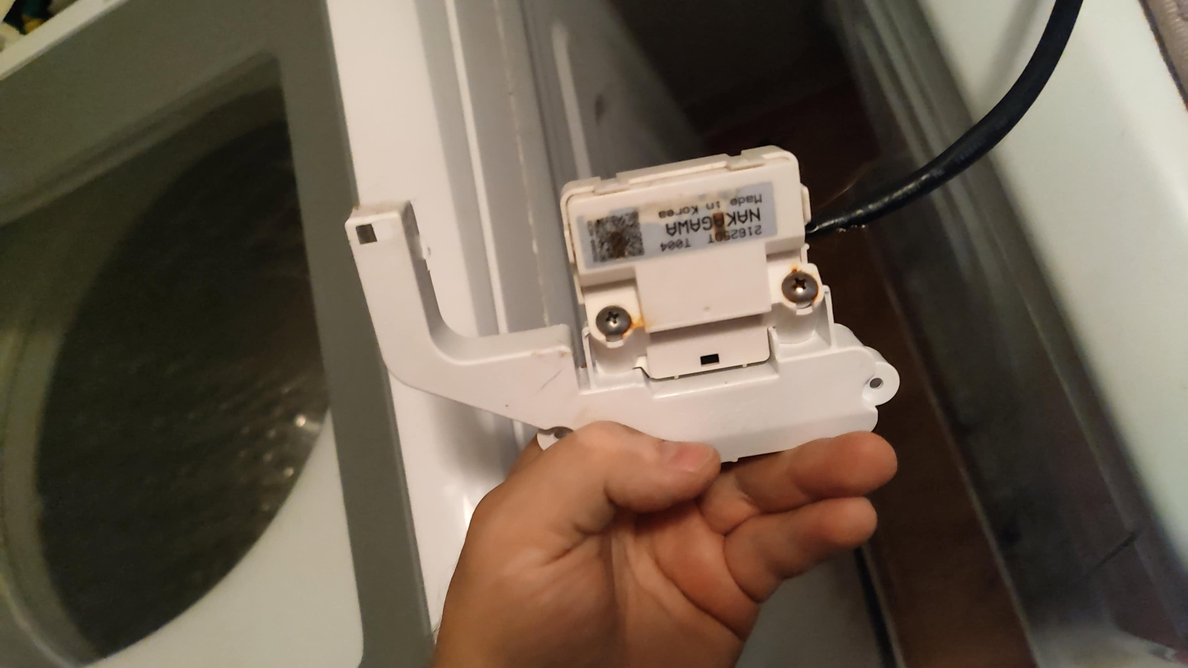 Broken Samsung lid lock damage