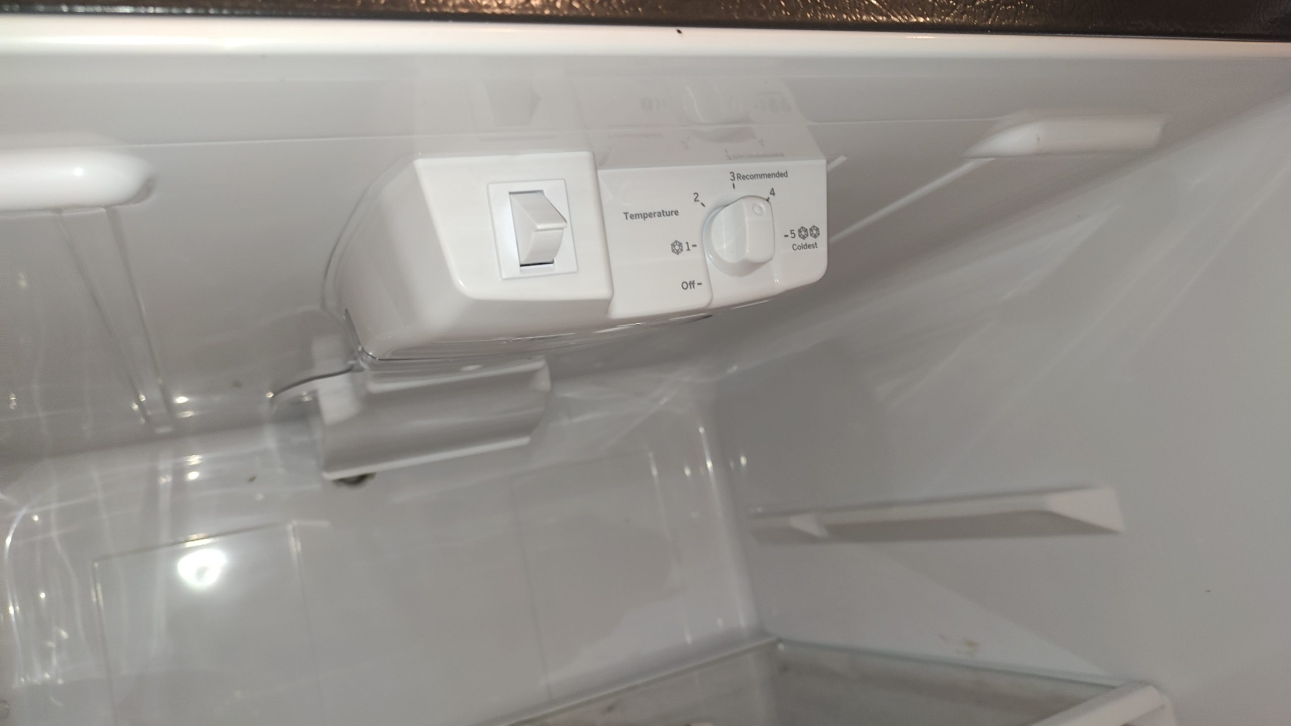 GE Refrigerator Completely Dead — A Power Wire Broke Inside the Cabinet 8 GE refrigerator operating again after hidden power-wire repair